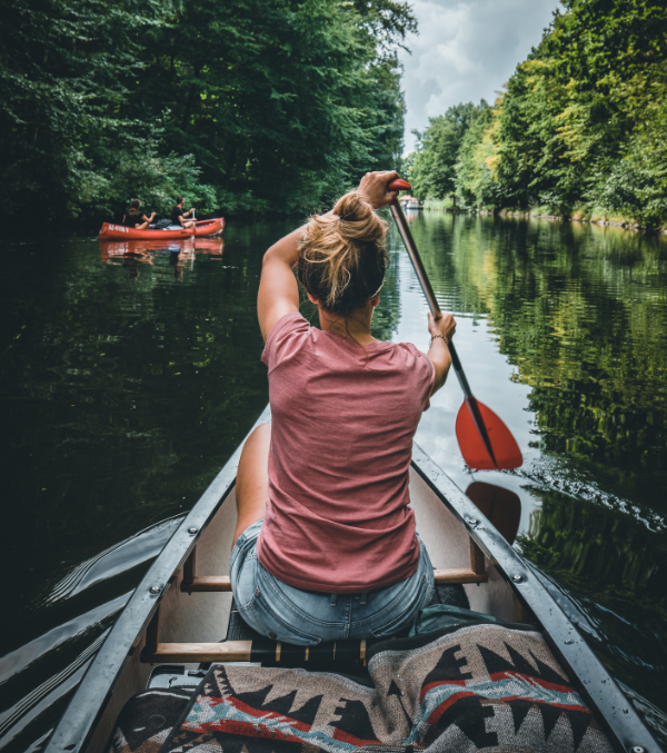Paddlerin auf der Müritz-Elde-Wasserstraße