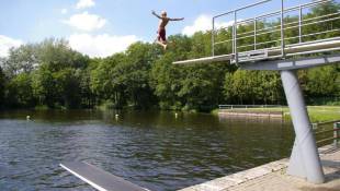 1_waldbad-mit-sprungturm