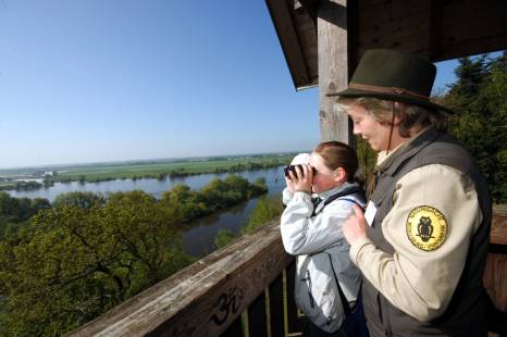 Ranger  auf dem Aussichtsturm