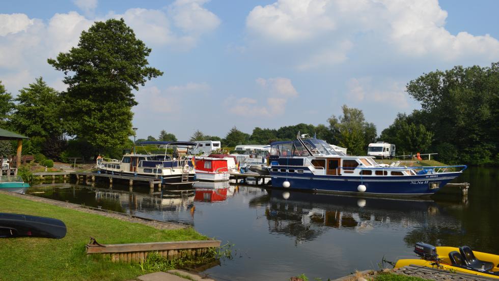 (c) Bootshafen und Campingplatz Eldena