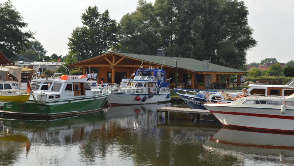 (c) Bootshafen und Campingplatz Eldena