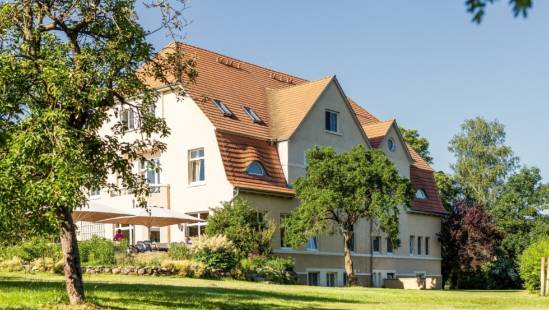 Gartenansicht mit Terrasse