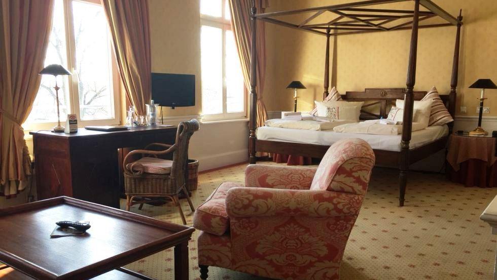 (c) Hotel Niederländischer Hof
