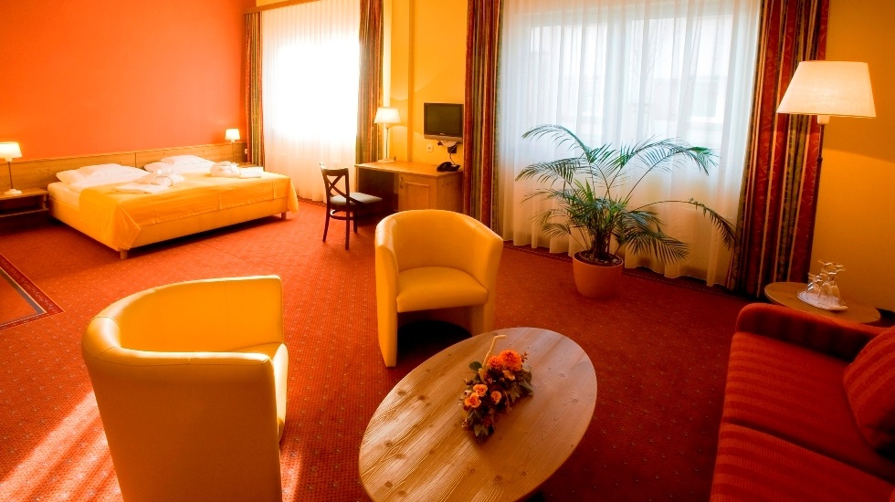 (c) Van der Valk Hotel