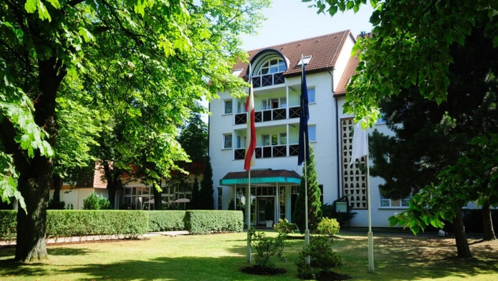 (c) Parkhotel Klueschenberg