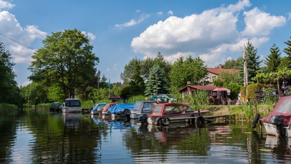 Campingplatz am Wiesengrund - Blick vom Ziegeleikanal auf den Campingplatz (c) Sielaff & Sielaff GbR