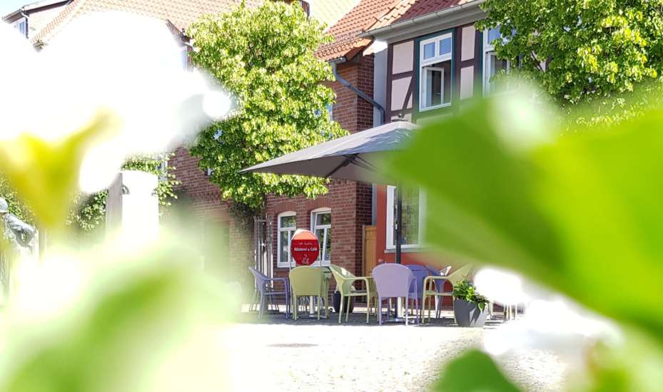 Selbstgebackenen Kuchen genießt man im Café Sophie am Markt