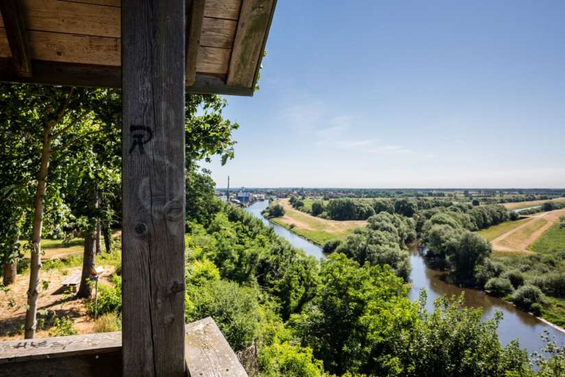 Blick vom Aussichtsturm Elwieker auf die Elbe Foto: Kurs Elbe/ Markus Tiemann