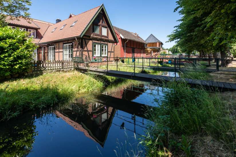 40 kleine Brücken überspannen den Wall der einmal um Boizenburg herum verläuft Foto: Kurs Elbe, Markus Tiemann