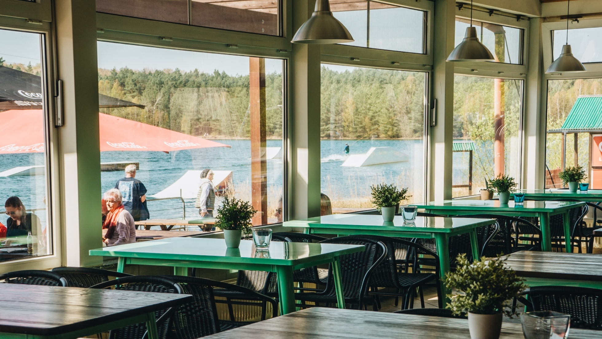Imbiss am Wasserskilift und Badestrand Zachun Beach Foto: Alpincenter Hamburg-Wittenburg