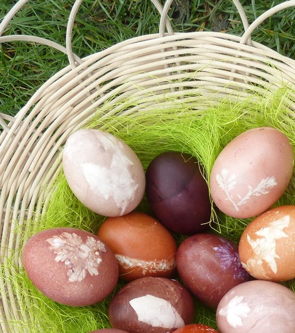 Eierfärben mit Naturfarben beim Osterprogramm im Freilichtmuseum 