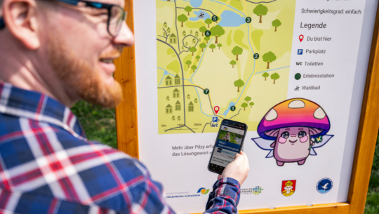 Infotafel zu Pilzys Naturerlebnispfad