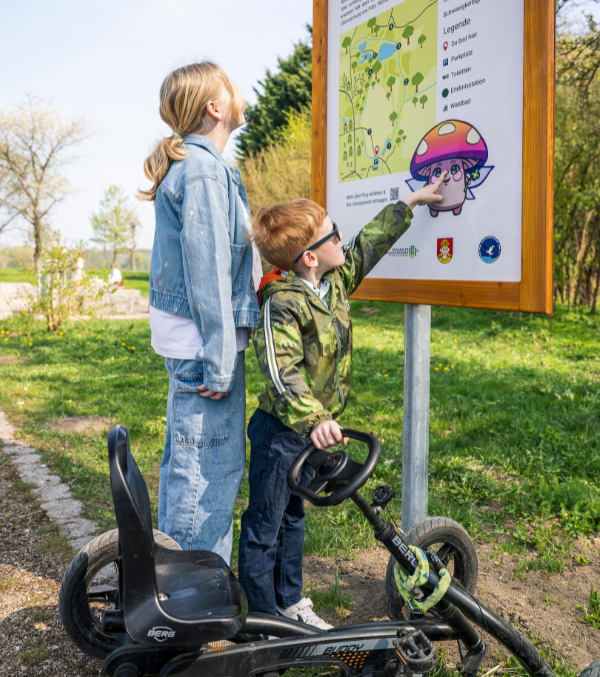 Wald Tik-Tak-Toe auf Pilzys Naturerlebnispfad in der Bekow © Markus Tiemann